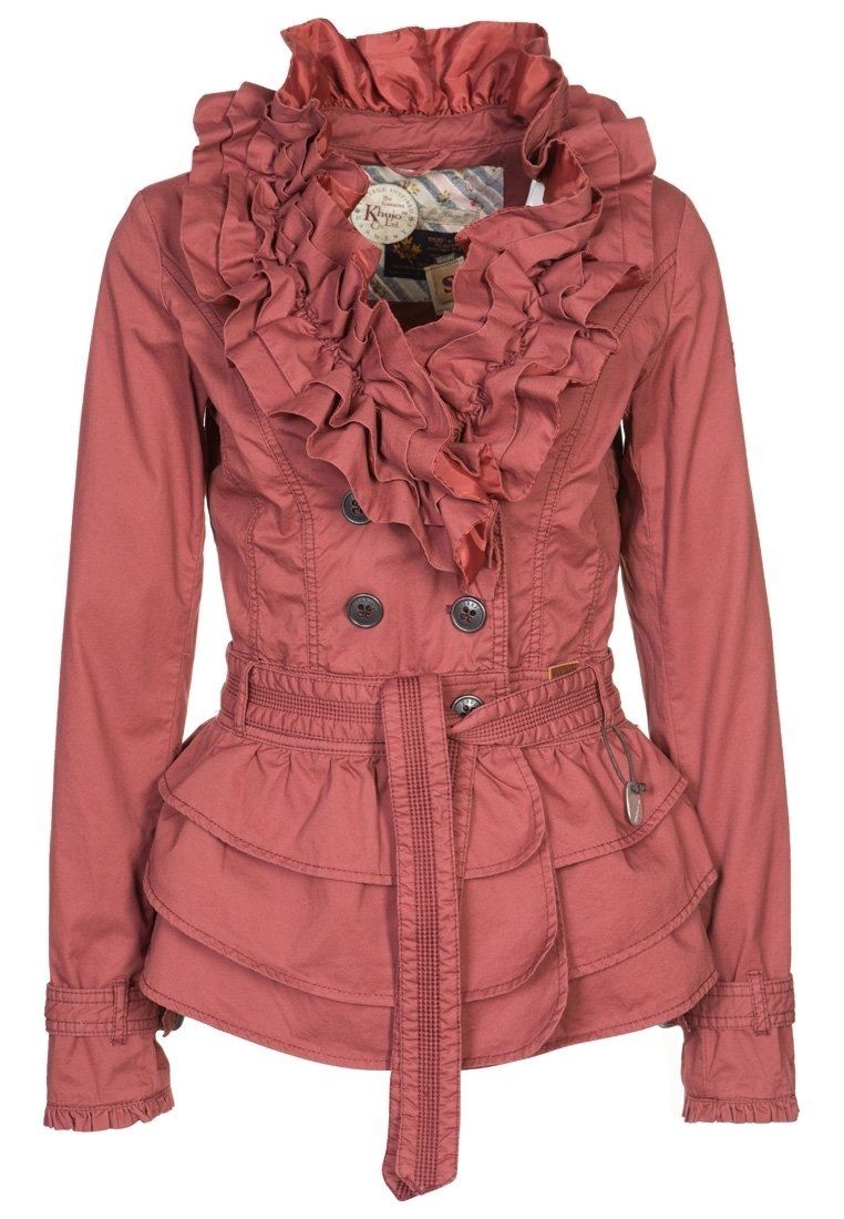 Gerimpeld koraalroze jasje met een getailleerde taille, dubbelzijdige knopen en gelaagde peplumzoom. Kenmerkt een hoge, gerimpelde kraag en riem.