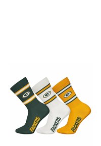 Tres pares de calcetines de tripulación: verdes con rayas blancas y doradas, blancos con rayas verdes y dorados con rayas verdes. Cada uno presenta el texto "PACKERS".
