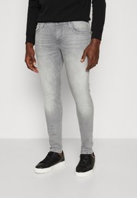 Slim fit grå jeans med en blekt finish, som har knäppning med knapp och dragkedja, fem fickor och en slät denimtextur.