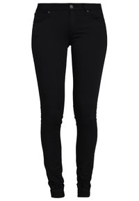 Pantalones negros ajustados con cierre de botón y cremallera en el frente, dos bolsillos delanteros y dos traseros, exhibidos sobre un fondo blanco.