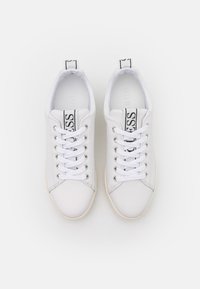 Guess RIVET - Sneakers basse - white