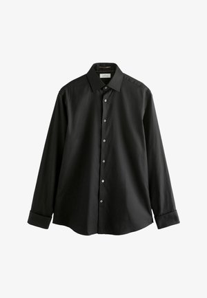 Fekete, hosszú ujjú ing sima anyagból, gombos gallérral és öt szürke gombbal elől; gombos mandzsettákkal rendelkezik.