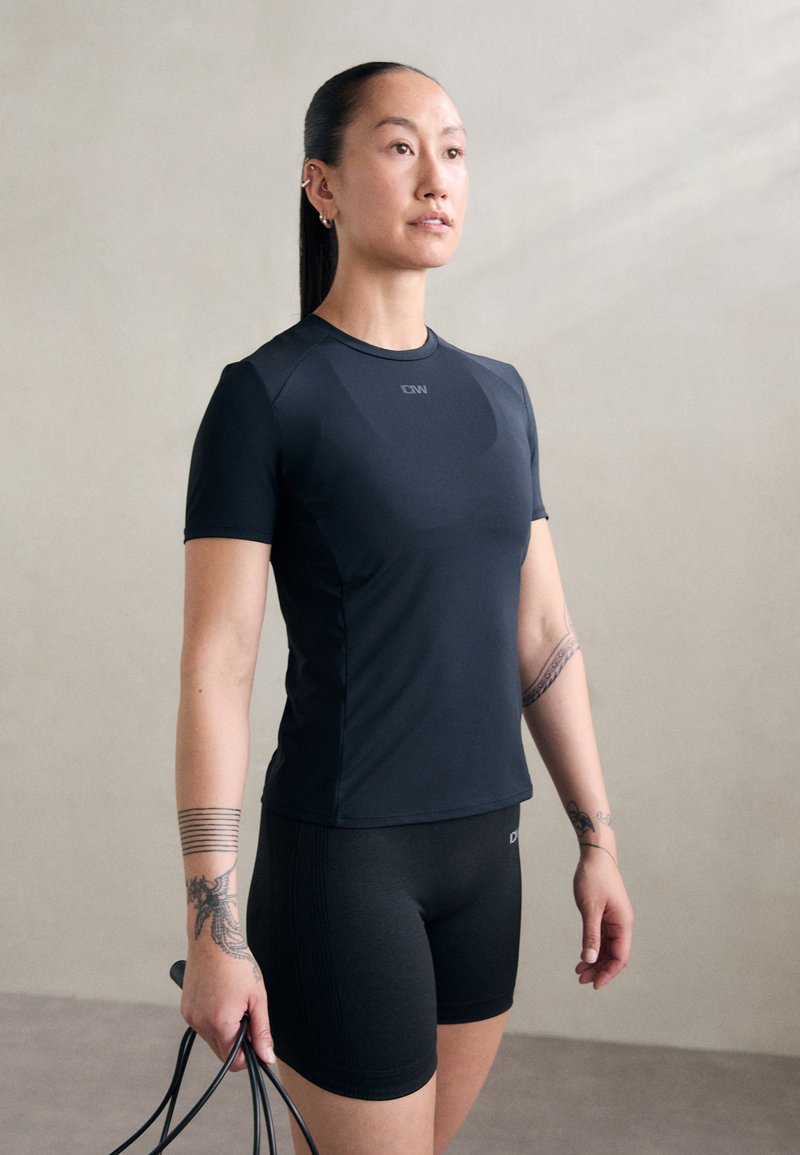 ICANIWILL - MIRAGE - T-Shirt basic - black, Vergrößern