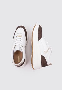 Geox D SPHERICA ECUB-3 D - Zapatillas - white