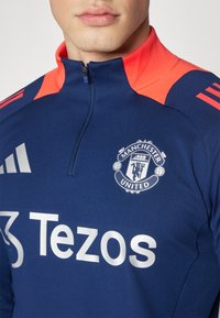 adidas Performance MANCHESTER UNITED TRAINING TOP - Top dugih rukava - night indigo/bright red