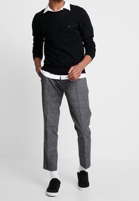 Calvin Klein Tailored Stickad tröja - black