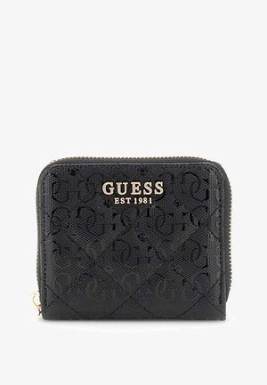 Portefeuille noir zippé en matériau texturé, présentant un motif embossé, des garnitures dorées et le texte du logo "GUESS EST 1981" sur le devant.
