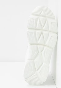 Thumbnail Image 7