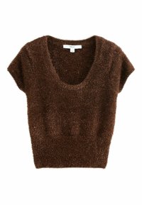 Pulover scurt maro cu mâneci scurte și decolteu larg, fabricat dintr-un material moale și pufoasă. Are o croială ajustată și o suprafață texturată. Eticheta brandului este vizibilă.