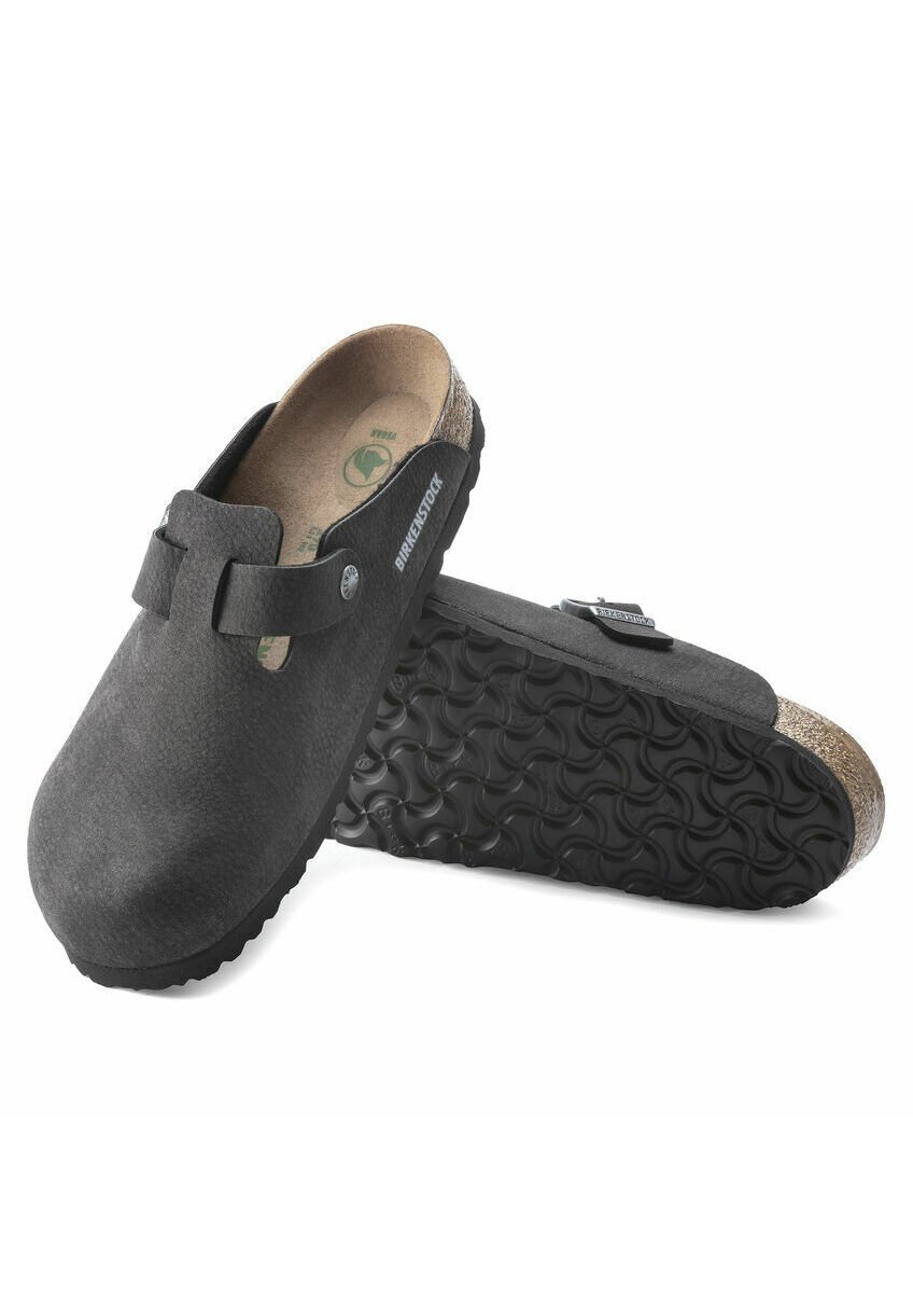 Birkenstock BOSTON SYN DESERT DUST VEG NARROW - Zuecos - desert