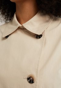 WE Fashion Lietpaltis - beige