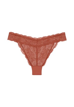Spitzen-String in Terrakotta mit floralem Muster und gezackten Rändern, versehen mit einem glatten Bund und durchgehend durchscheinender Textur.