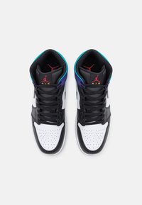 Jordan AIR JORDAN 1 MID - Høye joggesko - white/black/bright concord/true red/university gold/anthracite