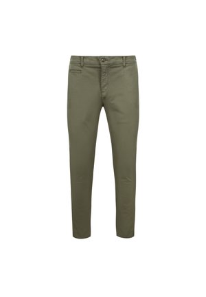 Pantaloni in cotone verde oliva con vestibilità slim, dotati di zip frontale, tasche anteriori e una tasca posteriore. Texture liscia, minimi dettagli hardware.