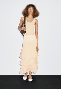 Massimo Dutti LONG RUFFLED WITH SASH - Gonna a campana - beige