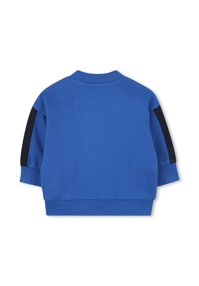 Blauwe sweatshirt met een geribde kraag en cuffs, met zwarte accenten op de mouwen. Gladde textuur en korte snit.