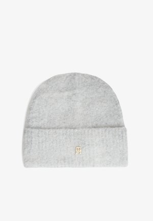 Lysegrå strikket hue med opbukket kant og lille gyldent Tommy Hilfiger-logo foran i midten.