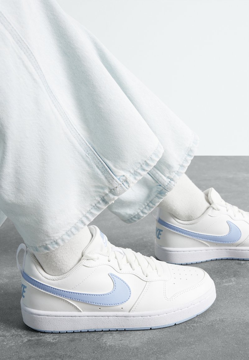 Nike Sportswear - COURT BOROUGH RECRAFT UNISEX - Tenisky - summit white/cobalt bliss, Zvětšit