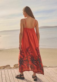 Next REGULAR FIT - Maksikleit - coral red