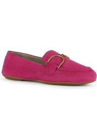 Scarpa slip-on in suede rosa con punta arrotondata, dotata di un'accoppiamento in metallo dorato e suola in gomma piatta. Texture liscia su tutta la superficie.