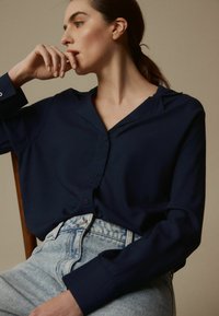 Laura Ashley COLLAR REVERE - Blusa - navy