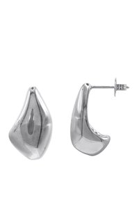 Orecchini in metallo argentato con un design liscio e curvato, rifiniti in modo lucido, dotati di chiusura a perno per una vestibilità sicura.