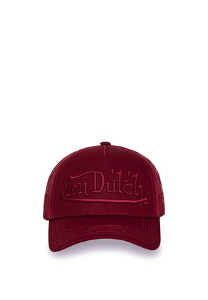 Dunkelrotes Baseballcap mit Netzrückseite und "Von Dutch" in großen kursiven Buchstaben auf dem Frontpanel bestickt.
