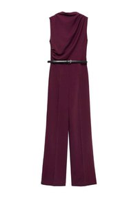 Combinaison sans manches bordeaux avec col drapé, détail froncé sur le côté et taille ceinturée noire. Jambes larges, texture lisse. Aucune motif visible.