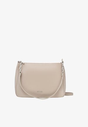 Sac à main en cuir beige avec bandoulière chaîne argentée et petit logo RYŁKO embossé sur le devant, présenté sur fond blanc.