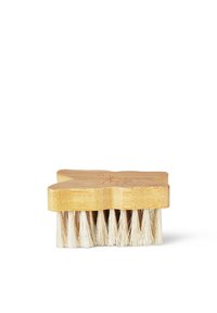 Bambooowy pędzel o gwiaździstym wzorze, jasnobrązowe drewno, naturalne włosie i grawerowane detale na górnej powierzchni.