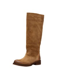 Botte haute en suede beige avec un bout rond, des détails cousus et un petit talon empilé. Texture lisse avec une légère brillance sur l'extrémité.