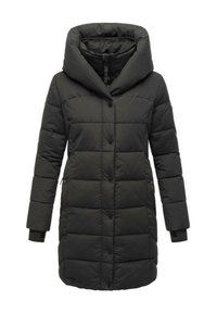 Sort pufferjakke med høj krave og stor hætte. Har vandret quiltet design og knaplukninger. Varmt, isoleret stof.