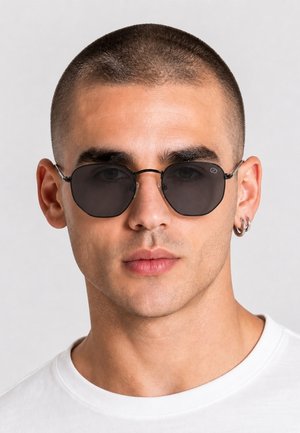 Gianni Kavanagh, GIANNI KAVANAGH SUNGLASSES | MEN BLACK SOLENOR SUNGLASSES - Slnečné okuliare - black