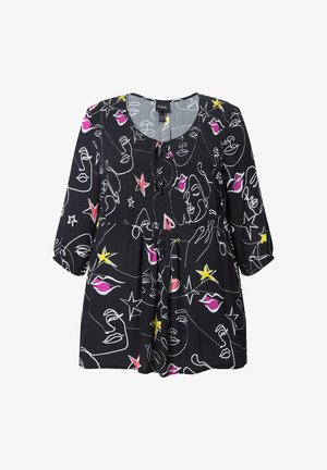 Blusa negra con un estampado de dibujo lineal de rostros y estrellas en blanco, rosa y amarillo. Tejido ligero, mangas tres cuartos y corte holgado.