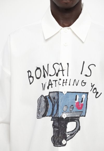 Bonsai OVERSIZE FIT BUTTON DOWN PRINTED GRAPHIC SHIRT - Camisa - white