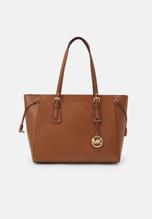 MICHAEL Michael Kors VOYAGER TOTE - Handbag - luggage