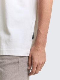 TOM TAILOR MIT STRUKTUR - T-shirt basic - white