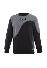 Felpa nera con pannello grigio, design curvo. Presenta un collo rotondo e un tessuto testurizzato sui lati. L'etichetta sul petto riporta la scritta "Dal 1987".