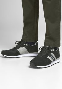 Jack & Jones - JFWSTELLAR - Sneaker low - anthracit Thumbnail-Bild 1