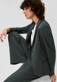 s.Oliver MIT RÜCKENSCHLITZ - Blazer - olivgrün