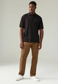 Next REGULAR FIT STRAIGHT LEG STRETCH - Pantaloni chino - tan brown