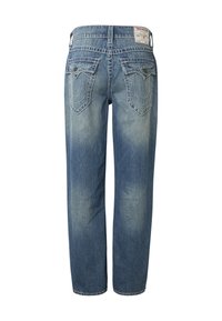 Světle modré džíny s rovnými nohavicemi, vybledlým detailem, zadními kapsami s klopami a zapínáním na knoflíky a koženou značkovou nášivkou na pasu.