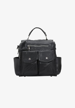 Zwarte leren tas met twee voorzakken, handvat aan de bovenkant en ritssluiting. Beschikt over zilveren hardware en een gestructureerde afwerking.