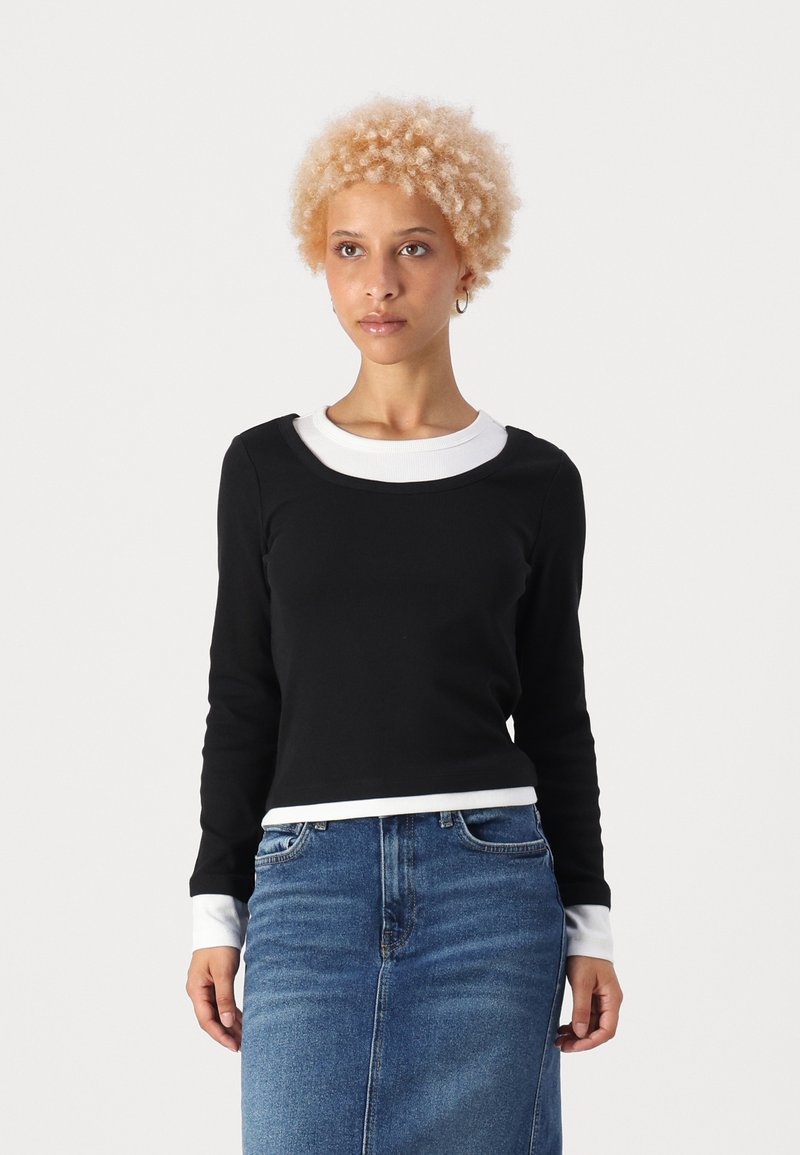 ONLY Petite ONLRYLEIGHT LIFE - Tops ar garām piedurknēm - black/bright white