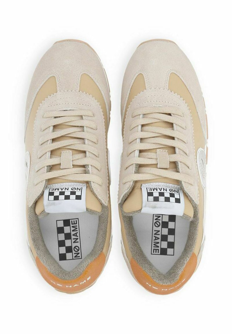 Baskets beiges en matériaux en daim et cuir. Bout rond, conception à lacets, accents texturés et détails du logo "NO NAME" sur la languette et le talon.