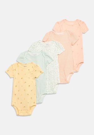 Πέντε κοντομάνικα βρεφικά φορμάκια σε απαλό κίτρινο, καρό μέντα πράσινο, λευκό με μικρά λουλούδια, καρό πορτοκαλί και ροδακινί με μικρά σχέδια.