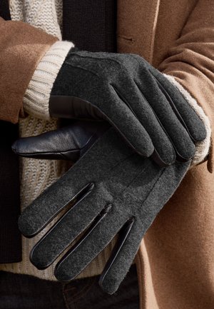 Grå ullhansker med lærdetaljer. Fire fingre og en tommelfinger, med en myk tekstur og strukturert design. Ullkropp og lærpalme.