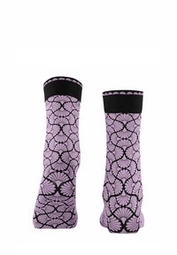 Lavendel gemusterte Socken mit schwarzen Akzenten, die ein florales Design und eine weiche Textur aufweisen. Knöchelhoch mit einem gerippten Bund.