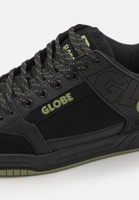 Globe TILT - Skatesko - black/olive