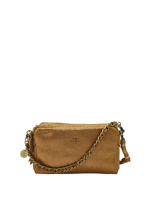 Sac bandoulière en suédine marron avec anse chaîne dorée et charm rond en or gravé du logo "mila louise paris".